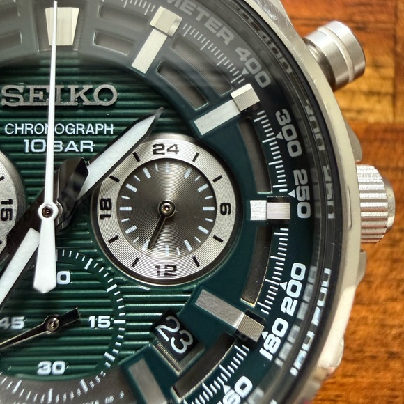 Seiko Chronograph - Green Dial - SSB405P1 - Picture 9 of 10